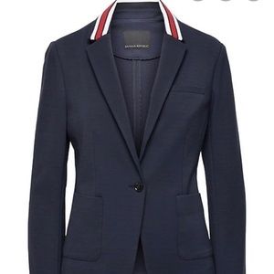 Banana Republic Classic fit navy blazer size 2
